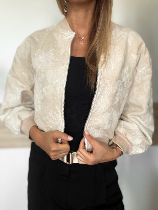 Weiß-Beige Jacke mit Blumen-Motiven und Reißverschluss